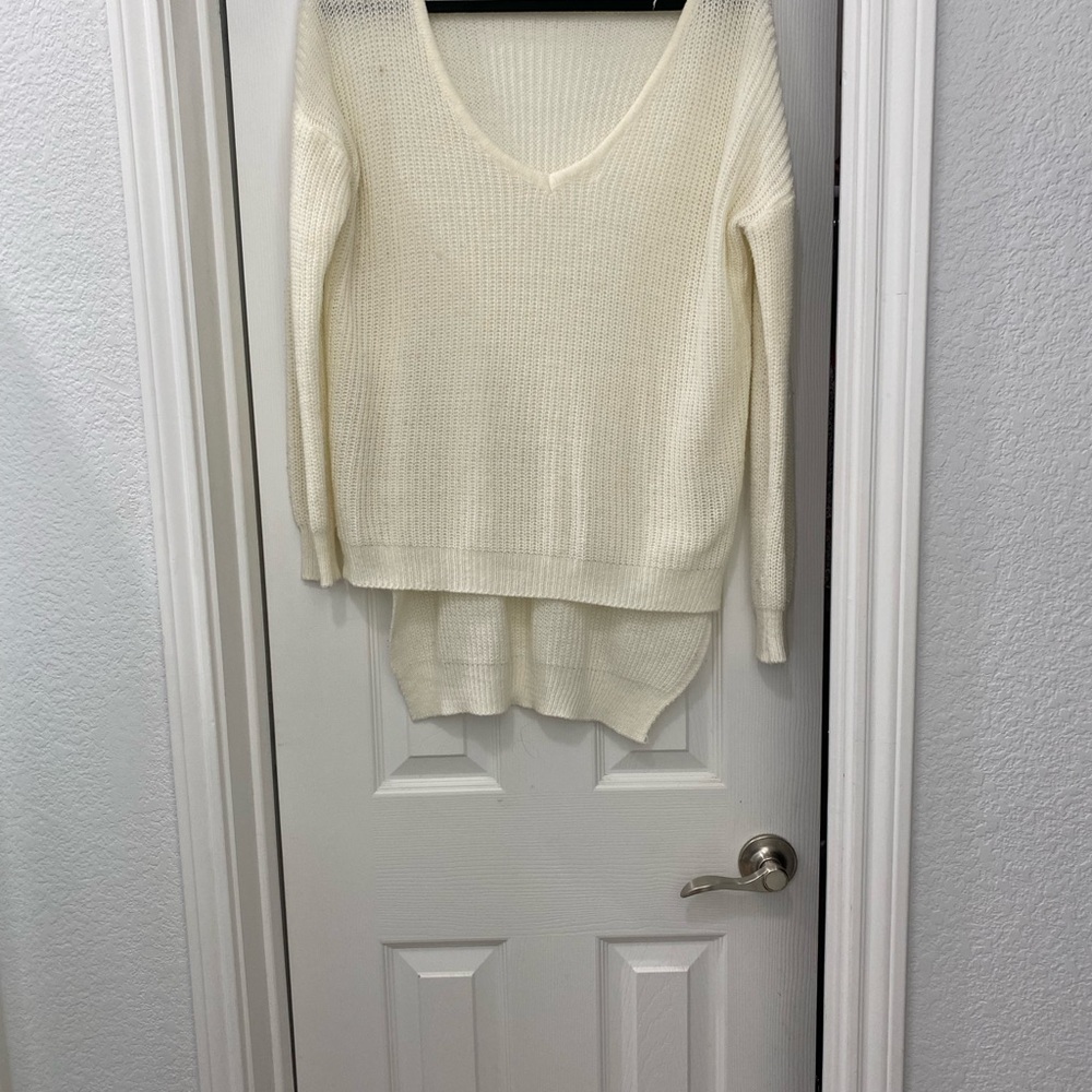 YOINS Cream V-Neck Sweater with Relaxed Fit